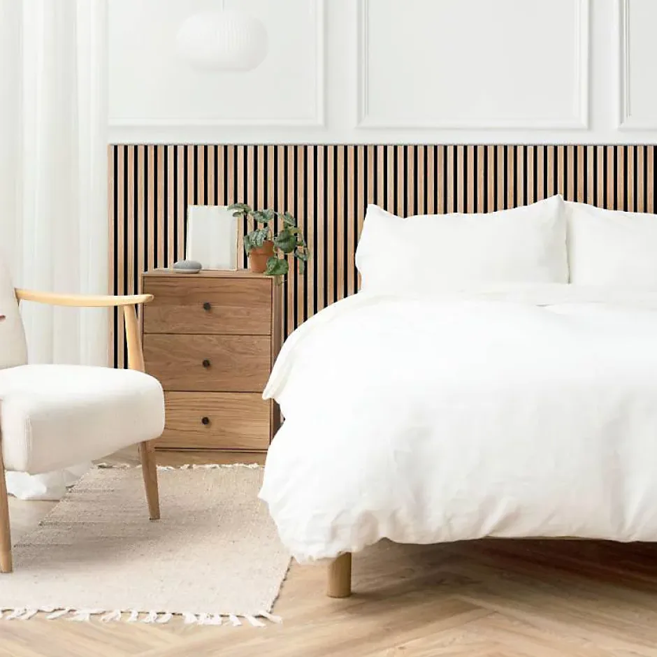 Decoon Lot de 8 Panneaux tasseaux bois 120x30x1 cm - Pack tête de lit 180 - Lamelles chêne clair véritable fond noir 2,88 m²