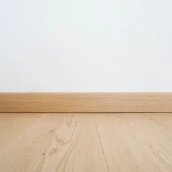 Lot de 5 Plinthes cache-fils Plaquées Chêne verni MDF, L.2,23 m x l.7,8 cm x Ep.12 mm-Wood&Sens Discount