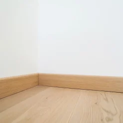 Wood&Sens Lot de 10 Plinthes Plaquées Chêne MDF Arrêtes vives, L.2,23 m x l.9,8 cm x Ep.9 mm