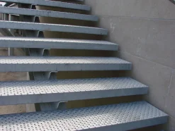 Marche d'escaliers tole perforée TOLHUIT 800x240 mm galvanisé à chaud-Meiser Sale