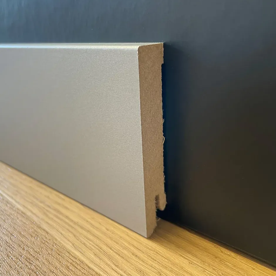 96ml de PLINTHE CARRÉE en FIBRE DE BOIS COMPACTE 80X15 ARGENT-Eternal Parquet Online