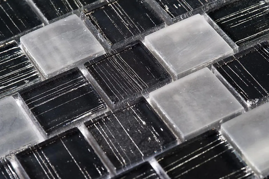 Carrelage Signature Mosaique de Verre Noir Ligne Argent 3.2X3.2 cm - vendu par plaque de 30.5x30.5 cm-