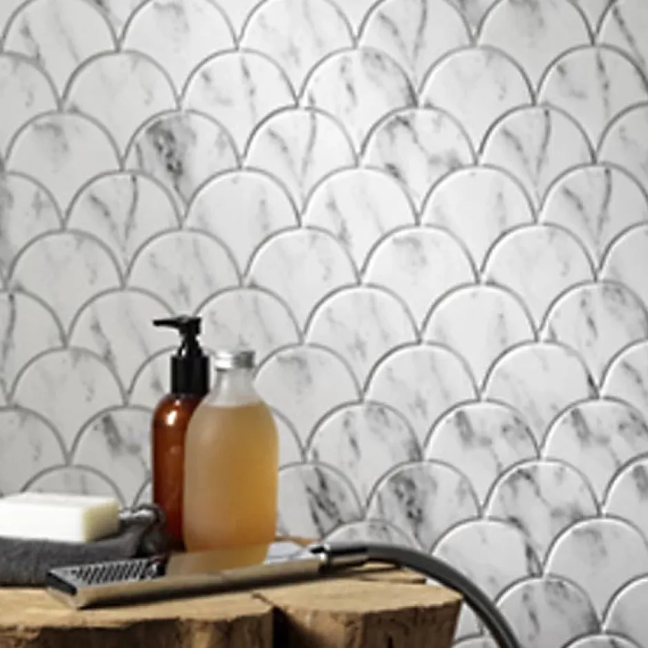 Mosaique de Verre Recycle Blanc forme Ecaille - vendu par plaque de 28,3X28,3 cm --Carrelage Signature Online