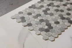 Ilcom Mosaïque de verre pressé antidérapant R11 sur maille pour salle de bain ou cuisine 52 cm x 34 cm - Hexa olden mat (0,166m²)