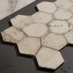 Ilcom Mosaïque de verre pressé antidérapant R11 sur maille pour salle de bain ou cuisine 41 cm x 26 cm - Hexa air slate (0,09m²)