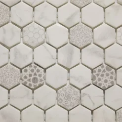 Mosaïque de verre pressé antidérapant R11 sur maille pour salle de bain ou cuisine 52 cm x 34 cm - Hexa calacatta (0,166m²)-Ilcom