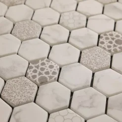 Mosaïque de verre pressé antidérapant R11 sur maille pour salle de bain ou cuisine 52 cm x 34 cm - Hexa calacatta (0,166m²)-Ilcom