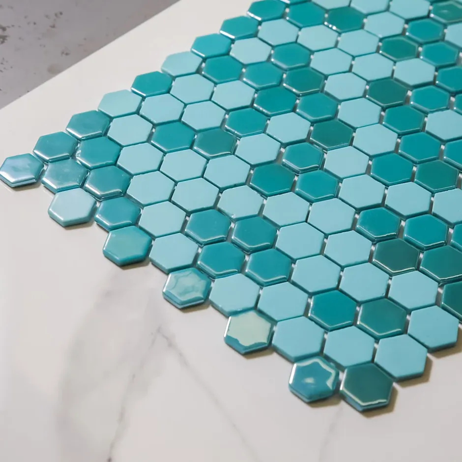 Ilcom Mosaïque de verre pressé antidérapant sur maille pour salle de bain ou cuisine 52 cm x 34 cm - Hexa artistic (0,166m²)
