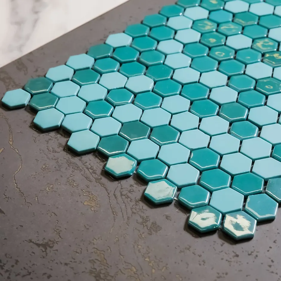 Ilcom Mosaïque de verre pressé antidérapant sur maille pour salle de bain ou cuisine 52 cm x 34 cm - Hexa artistic (0,166m²)