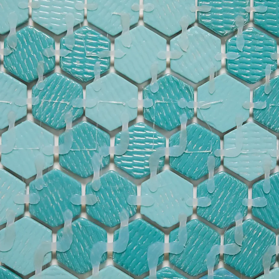 Ilcom Mosaïque de verre pressé antidérapant sur maille pour salle de bain ou cuisine 52 cm x 34 cm - Hexa artistic (0,166m²)