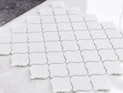 Mosaïque en céramique sur maille pour salle de bain ou cuisine 28.2 cm x 30 cm - Marble Arabesque-Ilcom