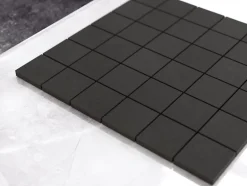 Mosaïque en gres sur maille pour salle de bain ou cuisine 29.9 cm x 29.9 cm - Big black cubes-Ilcom Outlet