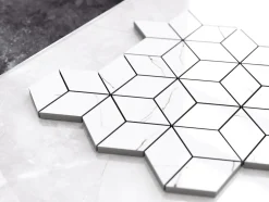 Ilcom Mosaïque en gres sur maille pour salle de bain ou cuisine 26.5 cm x 30.5 cm - Carrara marble