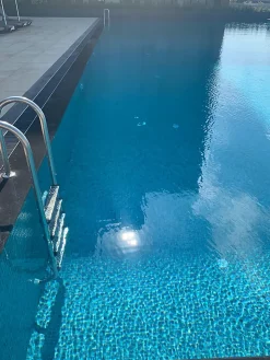 Mosaïque en verre pressé pour piscines, bains et saunas 32.5 cm x 51.5 cm - Clear water-Ilcom Discount