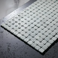 Mosaïque en verre pressé sur maille pour piscine 32.5cm x 51.5cm - Alves Blend White (0,167m²)-Ilcom Online