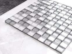 Ilcom Mosaïque en verre sur filet pour salle de bain ou cuisine 30 cm x 30 cm - Silver white
