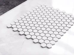 Ilcom Mosaïque sur résille pour salle de bain et cuisine en céramique 30 cm x 26 cm - Matt white hive