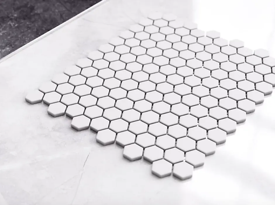 Ilcom Mosaïque sur résille pour salle de bain et cuisine en céramique 30 cm x 26 cm - Matt white hive