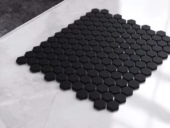 Ilcom Mosaïque sur résille pour salle de bain et cuisine en céramique 30 cm x 26 cm- Matt black hive