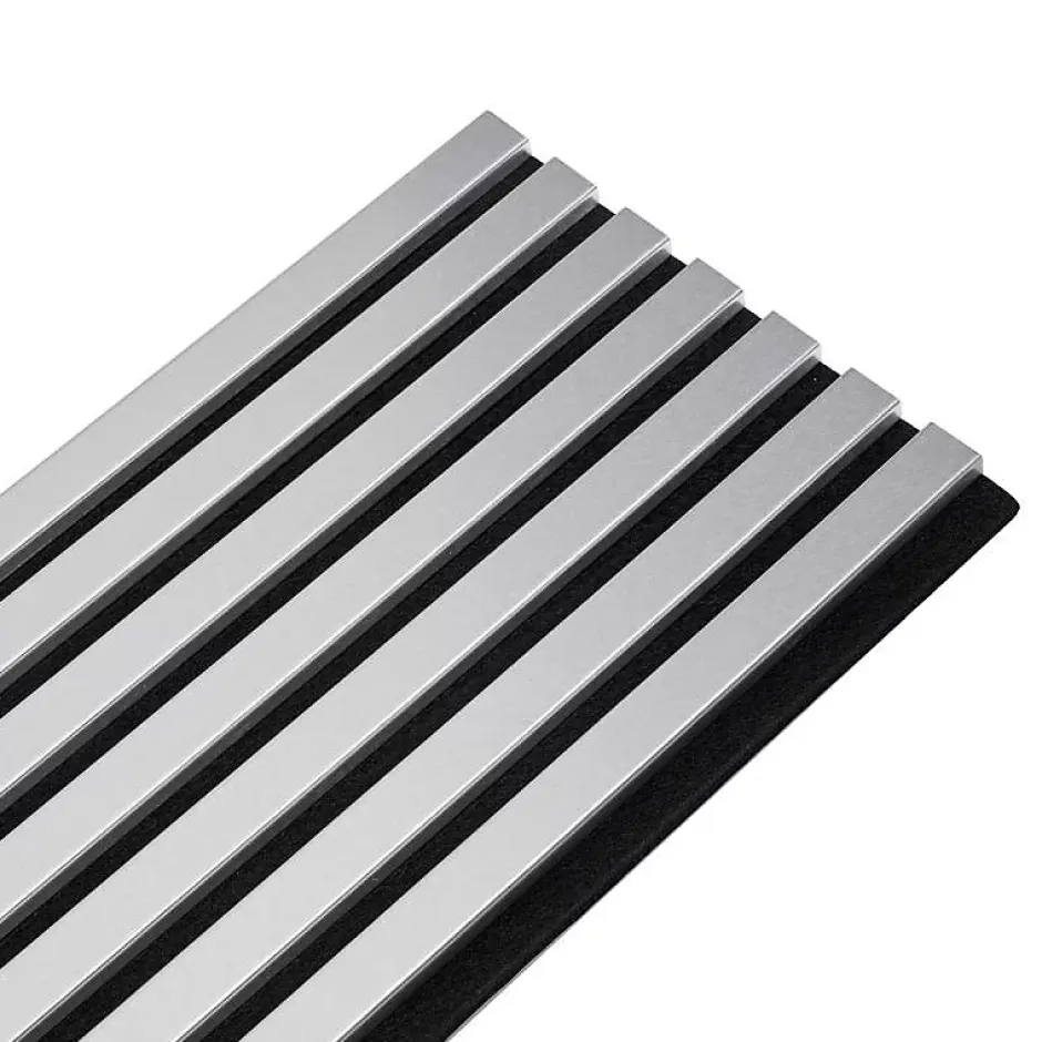 Decoon Mur TV - Lot de 7 Panneaux tasseaux bois 250 x 30 x 1,9 cm - décor alu/feutrine noir - 5,25m²