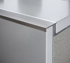 Diall Nez de marche extérieur droit aluminium brut argent lisse 35mmx250cm