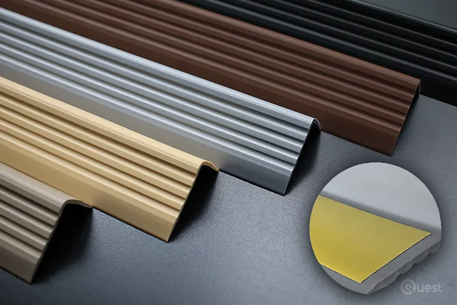 Nez de marche PVC 40x25mm, , profilé d'escalier ND, auto-adhésif, antidérapant, d'escalier-protection, laiton, 1.5m-Quest Clearance