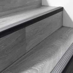 Nez de marche PVC 40x25mm, , profilé d'escalier ND, auto-adhésif, antidérapant, d'escalier-protection, noir-argent, 1.65m-Quest Discount