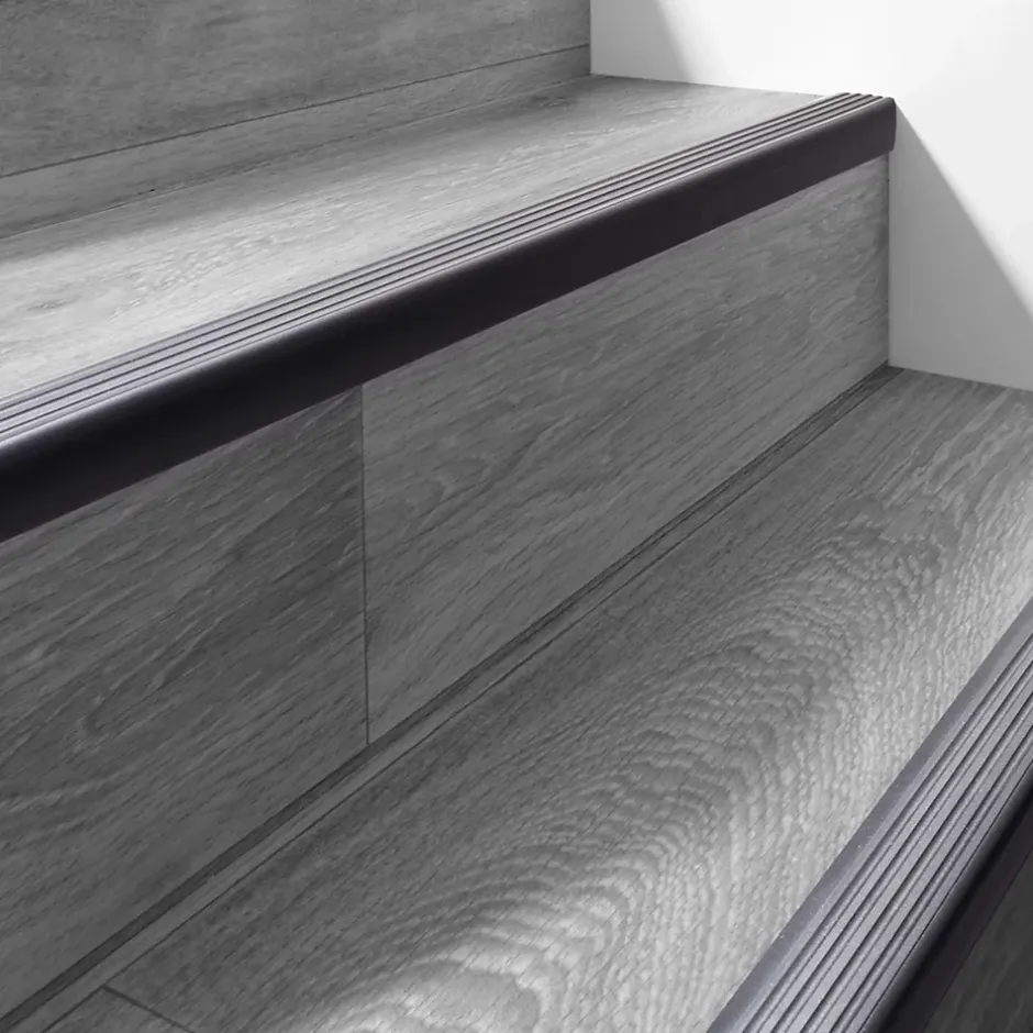 Quest Nez de marche PVC 40x25mm, , profilé d'escalier ND, auto-adhésif, antidérapant, d'escalier-protection, noir-argent, 1.5m