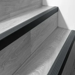 Nez de marche PVC 50x42mm, , profilé d'escalier RGP, auto-adhésif, antidérapant, d'escalier-protection, gris foncé, 0.8m-Quest Best