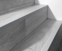 Quest Nez de marche PVC 40x25mm, , profilé d'escalier ND, auto-adhésif, antidérapant, d'escalier-protection, gris, 1.3m