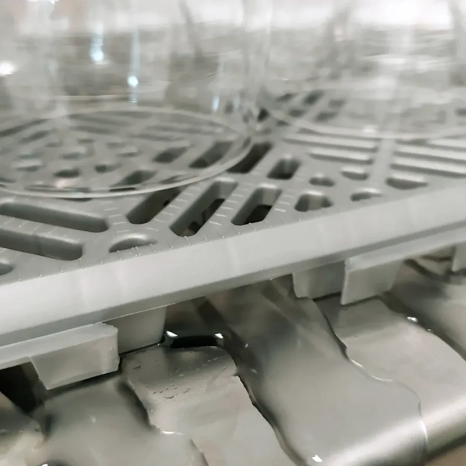 Antihumedades Pack 500 dalles auto-ventilées 30x30x1,5cm (44m² - Gris aluminium). Hôtellerie, chambres froides, garde-manger, bar, zones humides