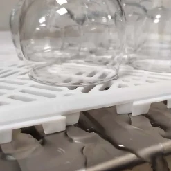 Pack 24 dalles auto-ventilées 30x30x1,5cm (2m² - Blanc). Hôtellerie, chambres froides, garde-manger, bar, zones humides-Antihumedades Discount