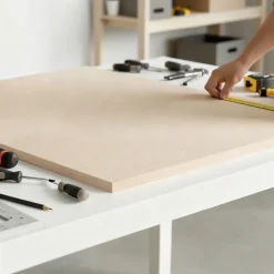 Panneau médium (MDF) - 244 x 122 cm, ép.15 mm (vendu au panneau)