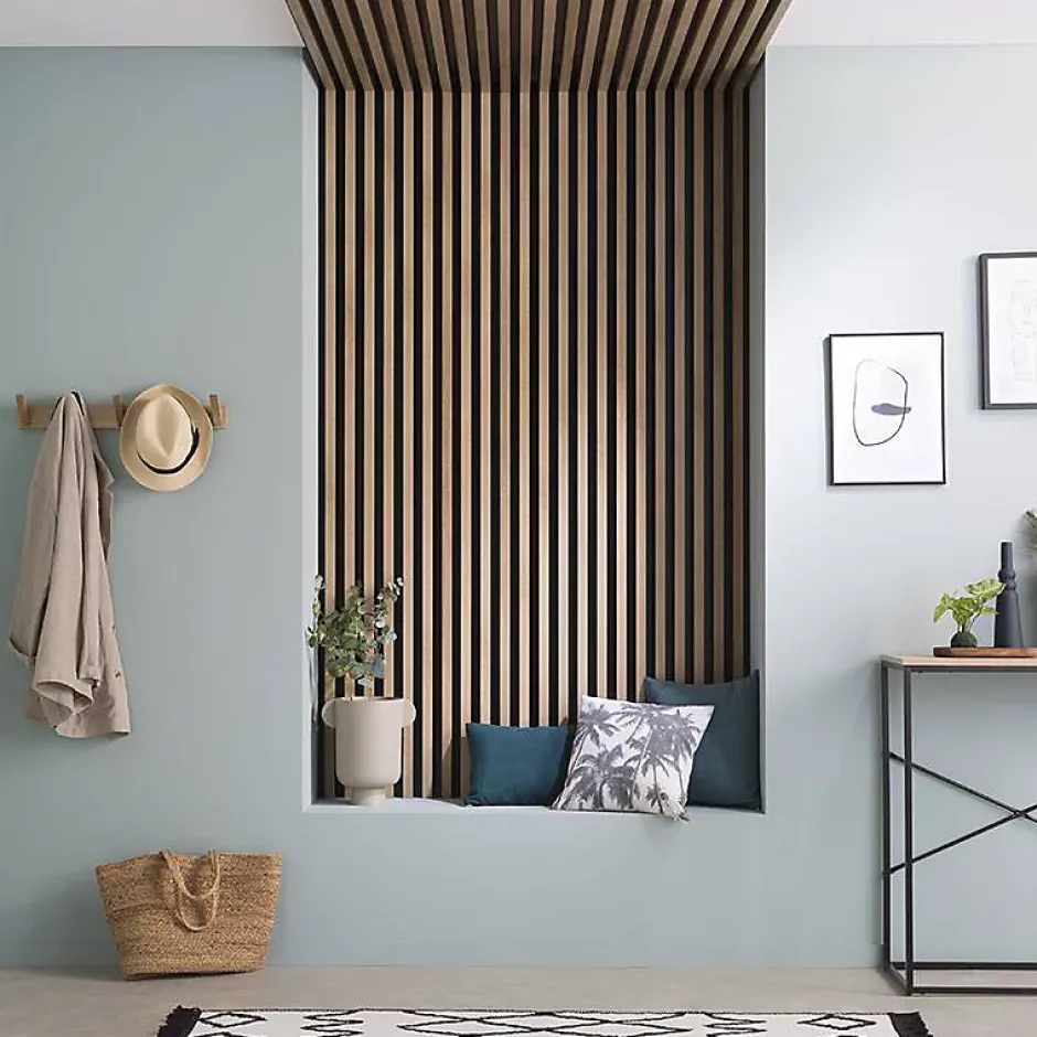 Decoon Panneau mural tasseaux bois MDF sur fond rigide HDF 250 x 17,6 x 4 cm - chêne clair sur fond noir