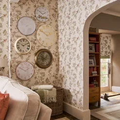 Papier peint intissé Elderwood imprimé fleurs beige L.1000 x l.52cm-Laura Ashley Online