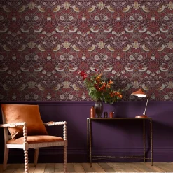 William Morris Papier peint intissé Strawberry plum orange, violet L.1000 x l.52cm