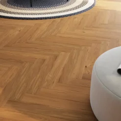 Parquet contrecollé clipsable Visby bâtons rompus en chêne huilé blond-GoodHome Clearance