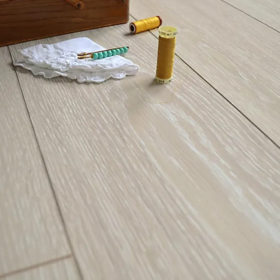 Parquet flottant Stratifié - KronoSwiss Noblesse V4 - Chêne Strasbourg 5G - Paquet de 2,131 m²-Décoweb Discount