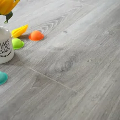 Parquet flottant Stratifié - KronoSwiss Noblesse V4 - Chêne New York 5G - Paquet de 2,131 m²-Décoweb Clearance