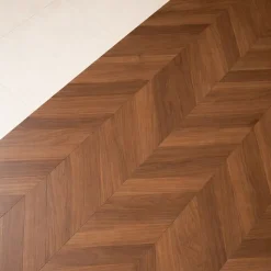 Parquet massif chêne français, Point de Hongrie / Chevron 600x120x15 mm, Teinte foncée Élégante --Dileci Online