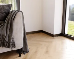 Ilcom Plinthe décorative pour mur F Noir mat - 80mm x 2700mm x 0,65 ep.