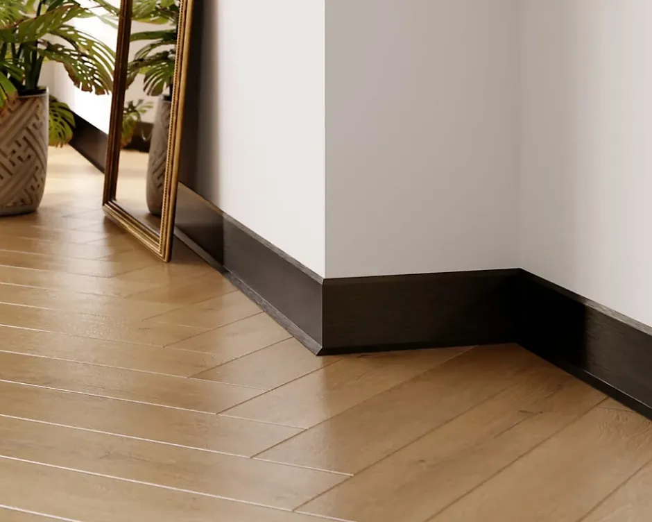 Ilcom Plinthe décorative pour mur F Noir satiné - 100mm x 2700mm x 0,65 ep.