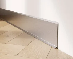 Ilcom Plinthe décorative pour mur F Argent satiné - 100mm x 2700mm x 0,65 ep.