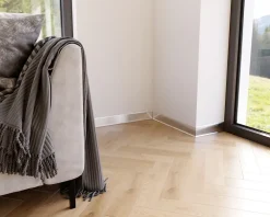 Ilcom Plinthe décorative pour mur F Argent satiné - 80mm x 2700mm x 0,65 ep.