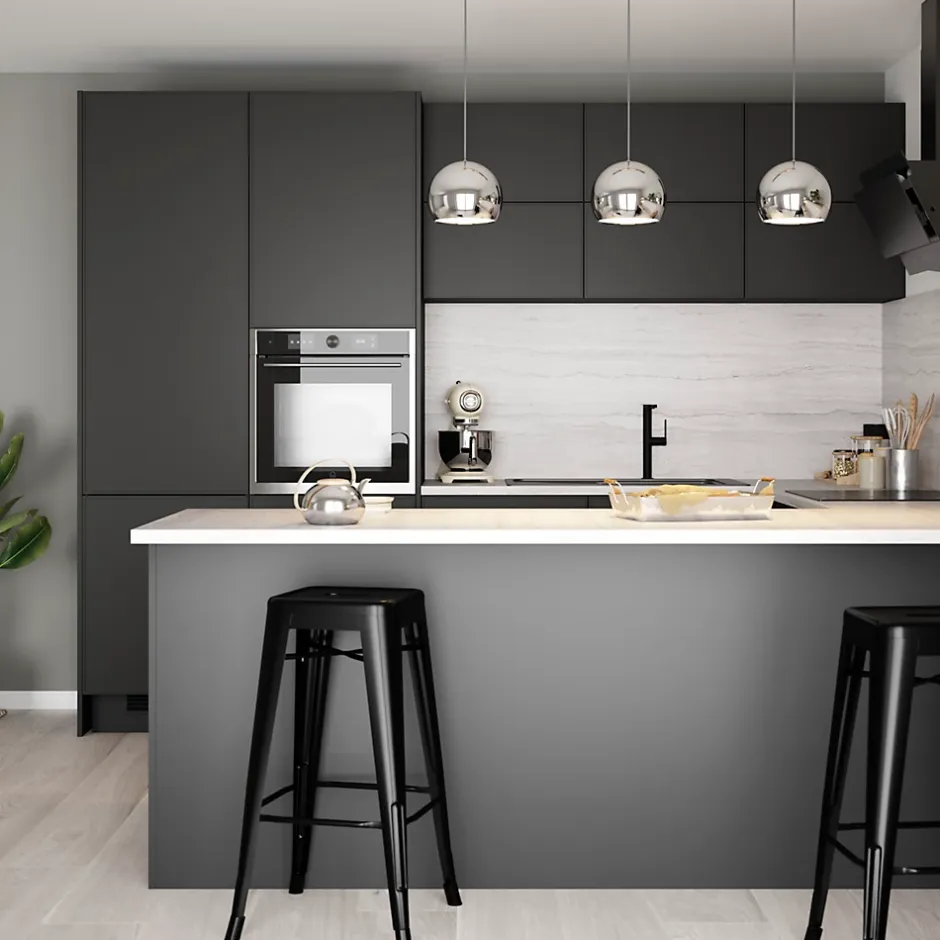 GoodHome Plinthe de cuisine Pasilla Noir H. 15 cm x l. 2.4 m x Ep. 16 mm