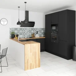 GoodHome Plinthe de cuisine Pasilla Noir H. 15 cm x l. 2.4 m x Ep. 16 mm