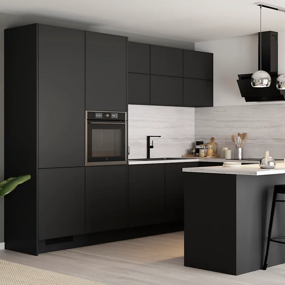 GoodHome Plinthe de cuisine Pasilla Noir H. 15 cm x l. 2.4 m x Ep. 16 mm