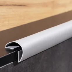 Quest Plinthe de finition W1 en PVC 6,en,1 75 mm, baguette autocollante, masquante, plinthe souple pour sol et mur, sablonneux, 15 m