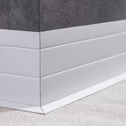 Quest Plinthe de finition W3 en PVC 4,en,1 120 mm, baguette autocollante, masquante, plinthe souple pour sol et mur, blanc, 20 m