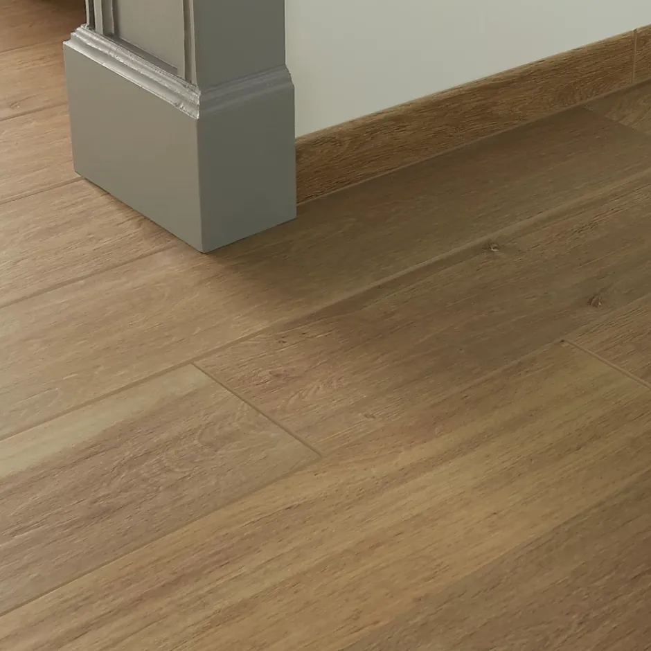 Plinthe en carrelage effet bois brut naturel L.60 x l.8 cm x ép.9 mm, Rustic Wood-GoodHome Sale